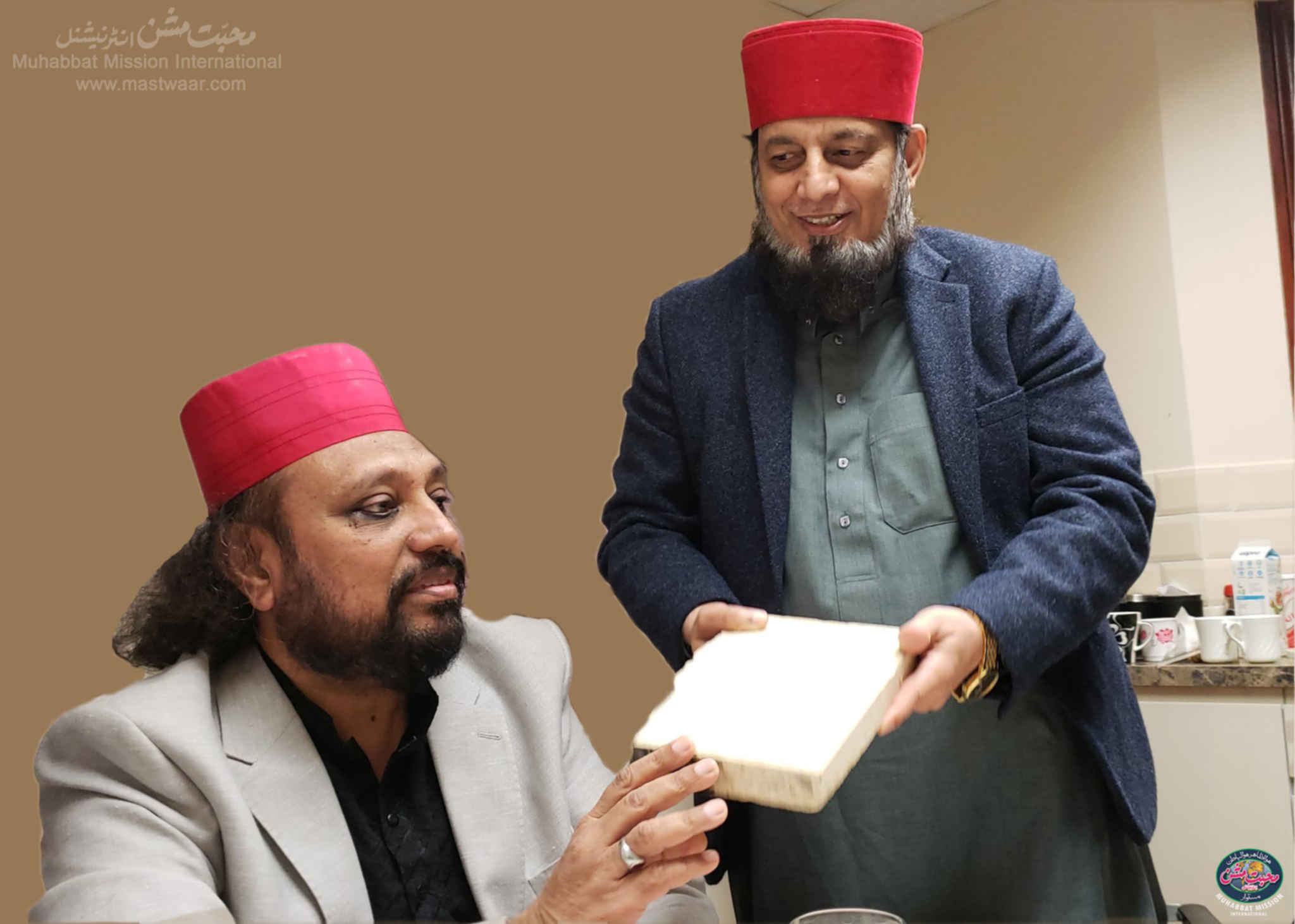 Sahibzada Mohammad Awais Owaisi Naqeebi Meets Makhdum Mahmood Mastwaar ...